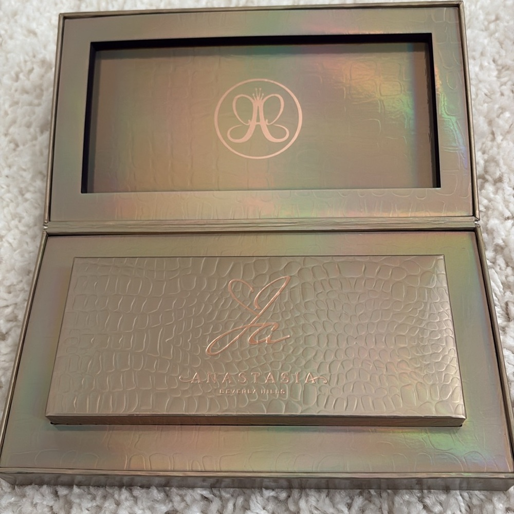 Eyeshadow palette - Picture 2 of 5